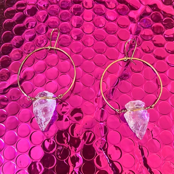 Quartz arrowhead hoop earrings - Picture 3 of 7